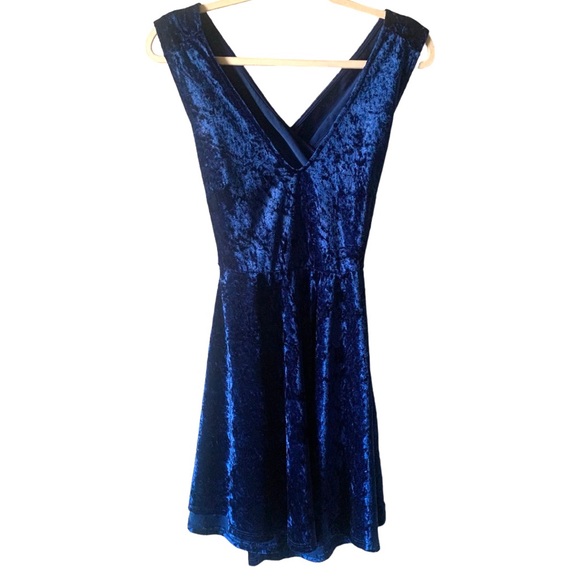 Lulus Blue Velvet Open Cross Back Mini Skater Fit & Flare Cocktail Dress Size M - Picture 2 of 6